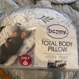 Boppy total body pillow for